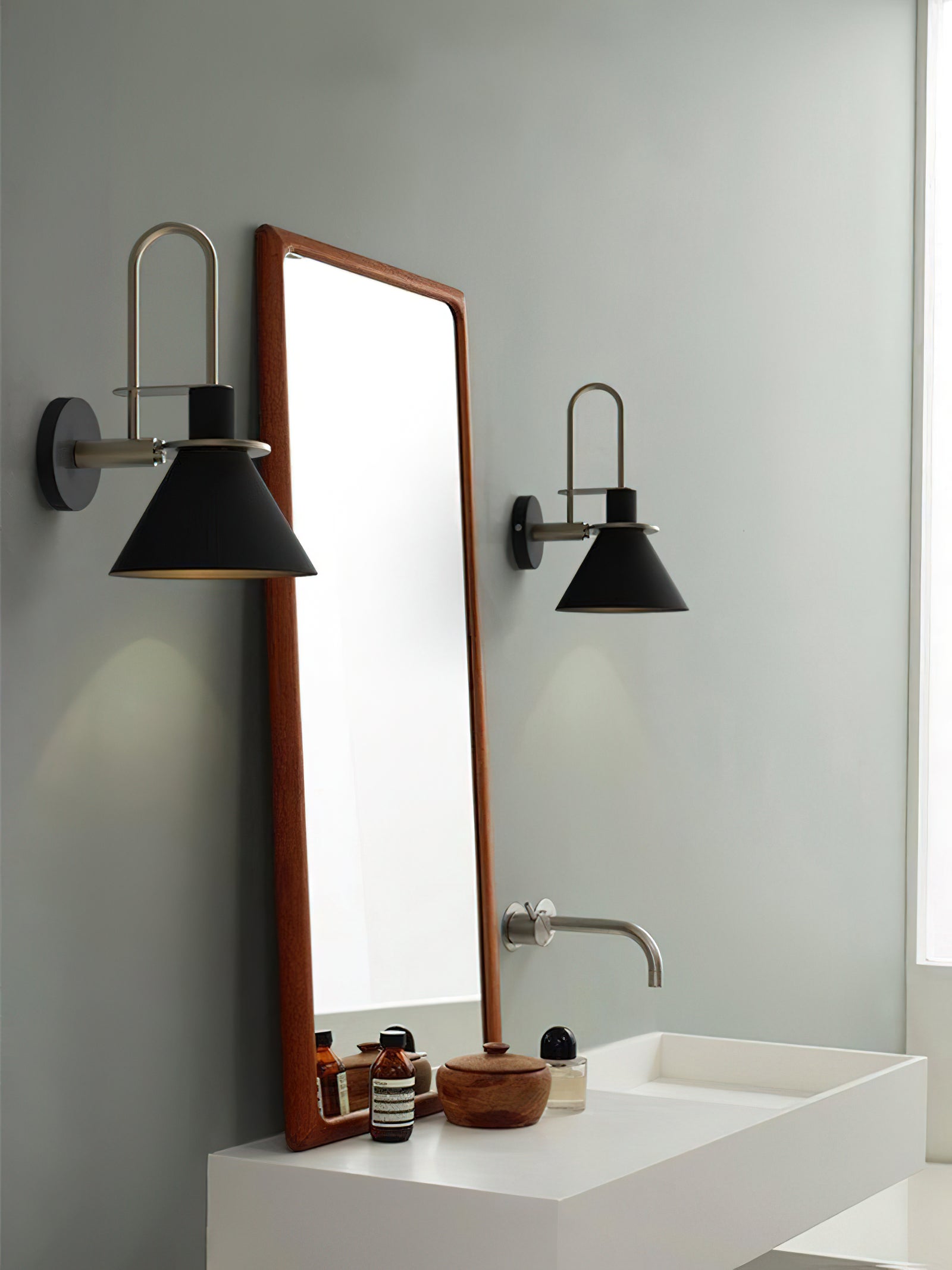 Nordic Metal Wall Sconce