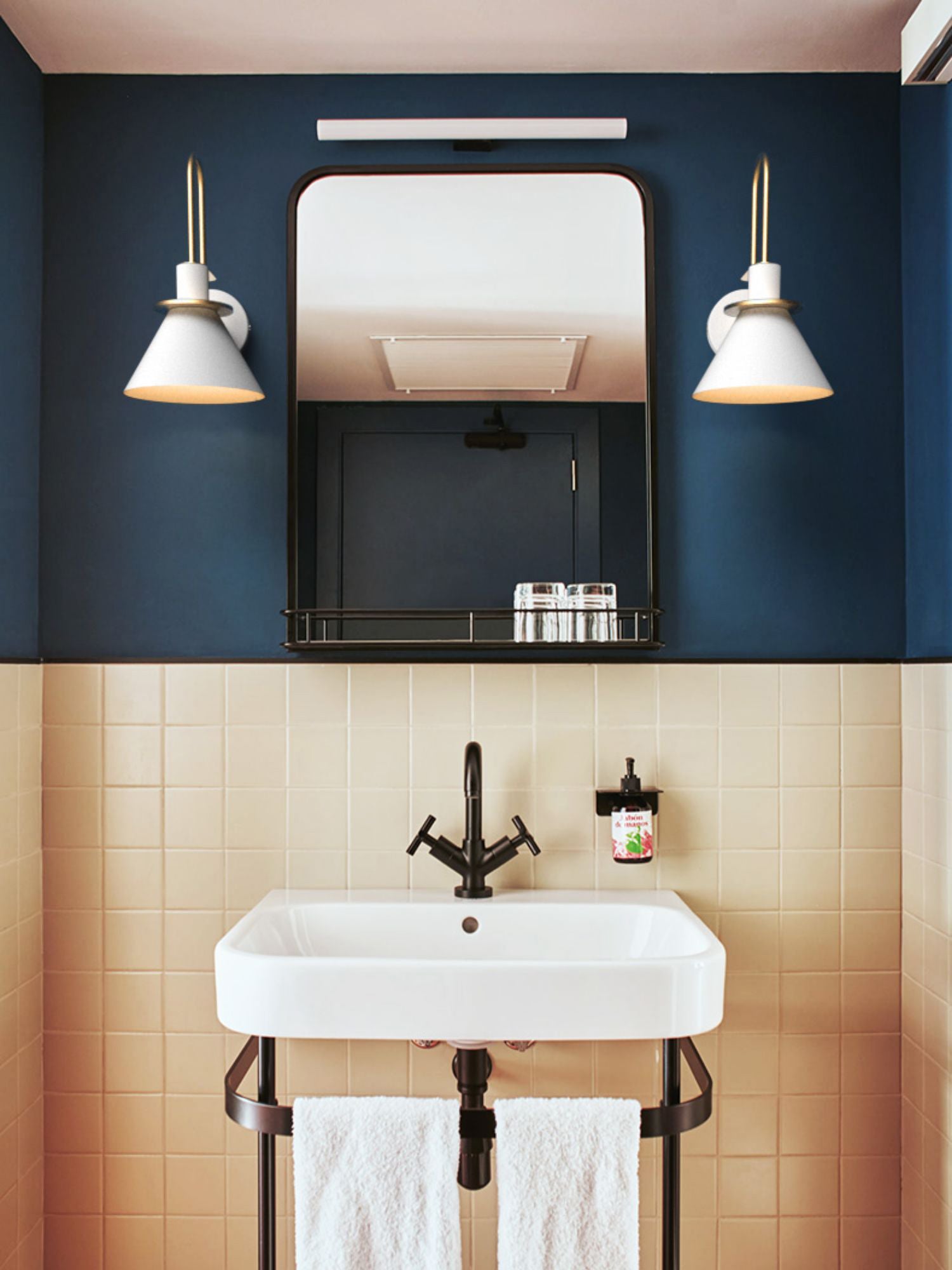 Nordic Metal Wall Sconce