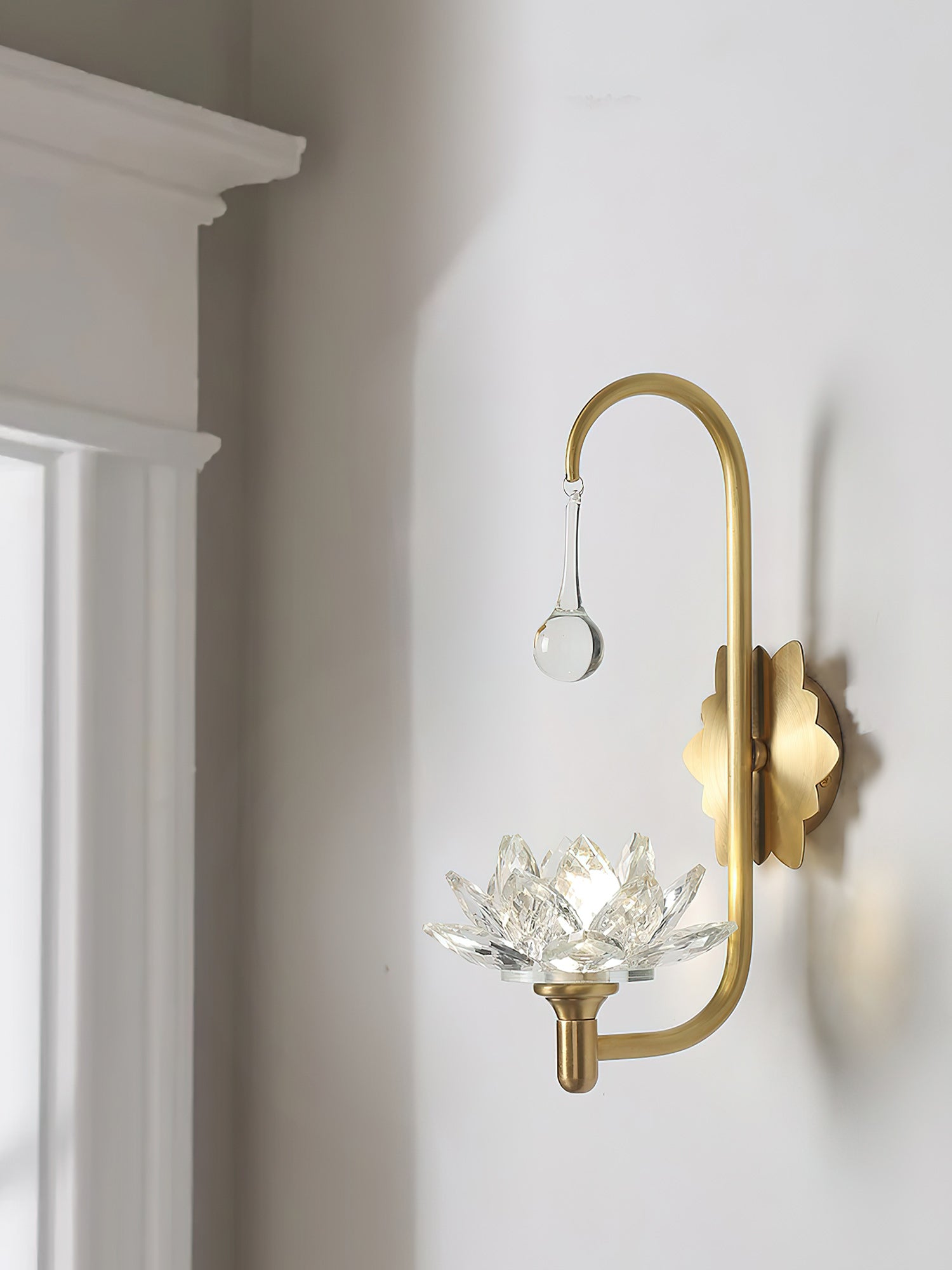 Alberto Lotus Wall Lamp