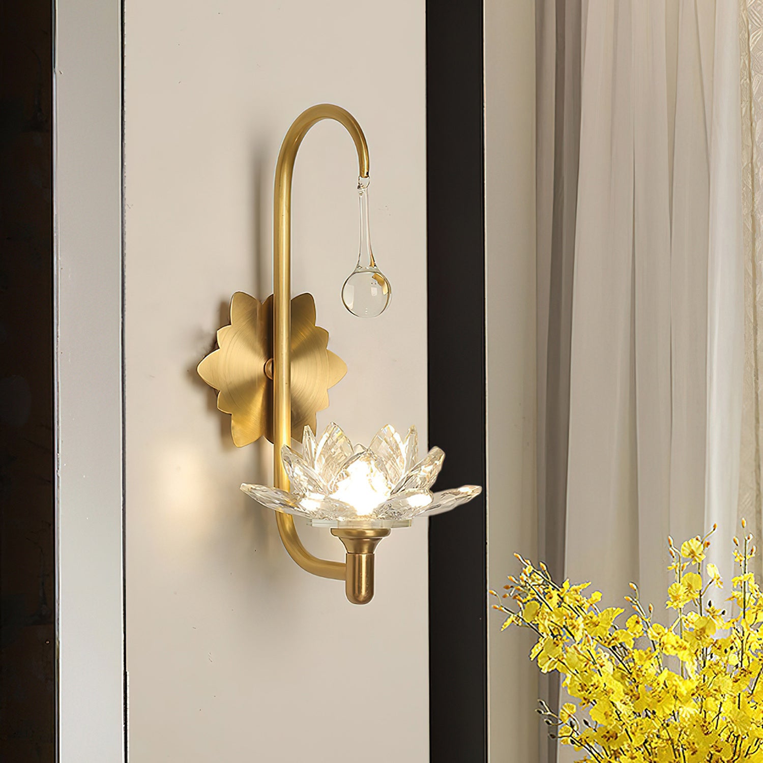 Alberto Lotus Wall Lamp