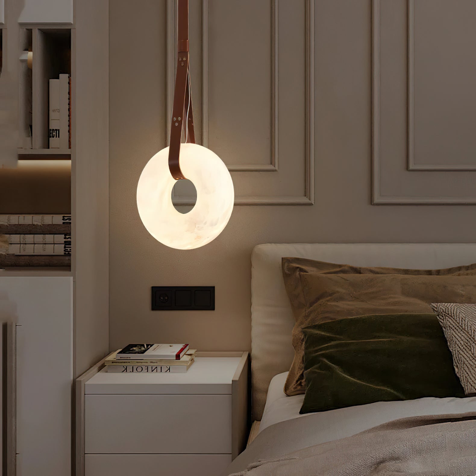 Bela Alabaster Pendant Light