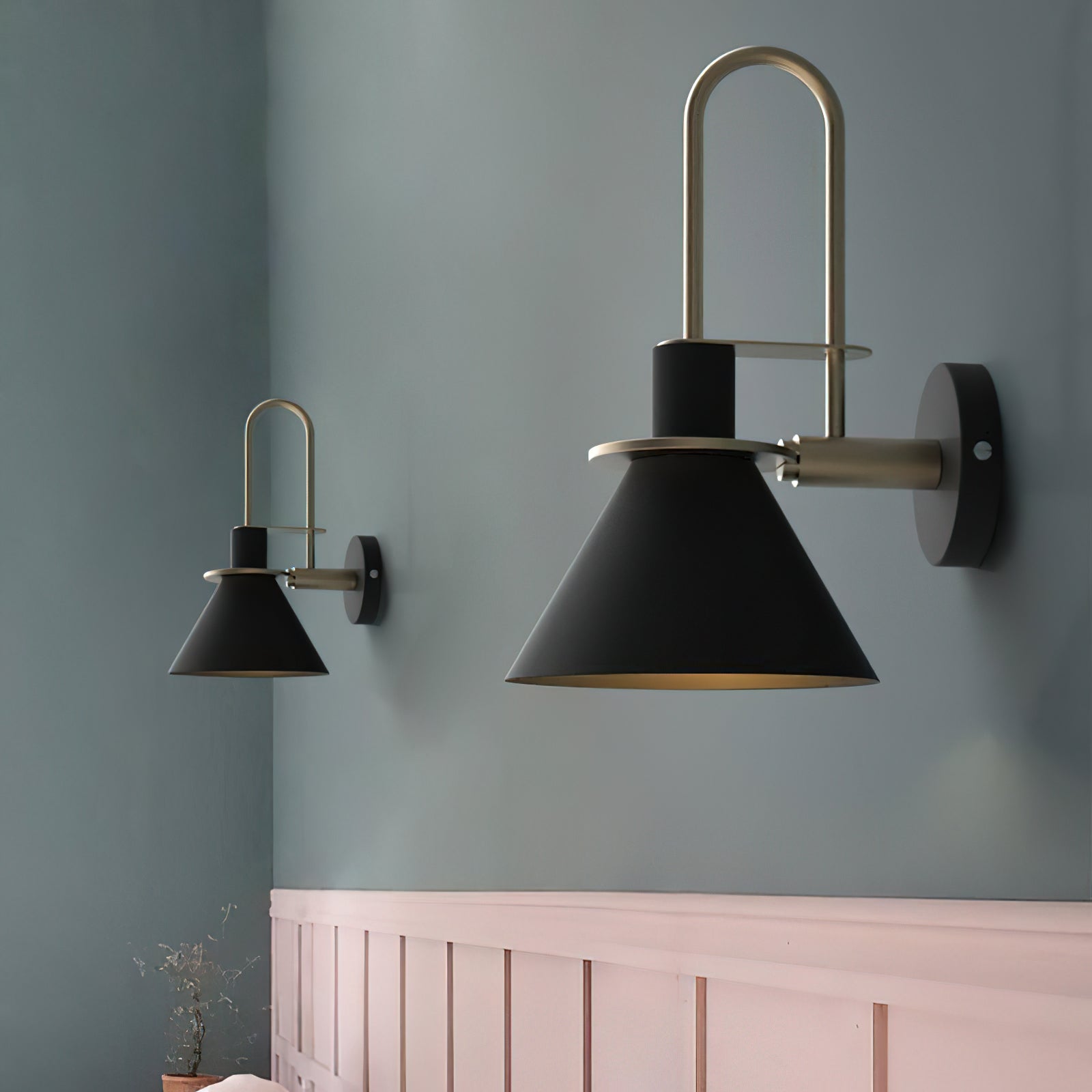 Nordic_Metal_Wall_Sconce_8.jpg